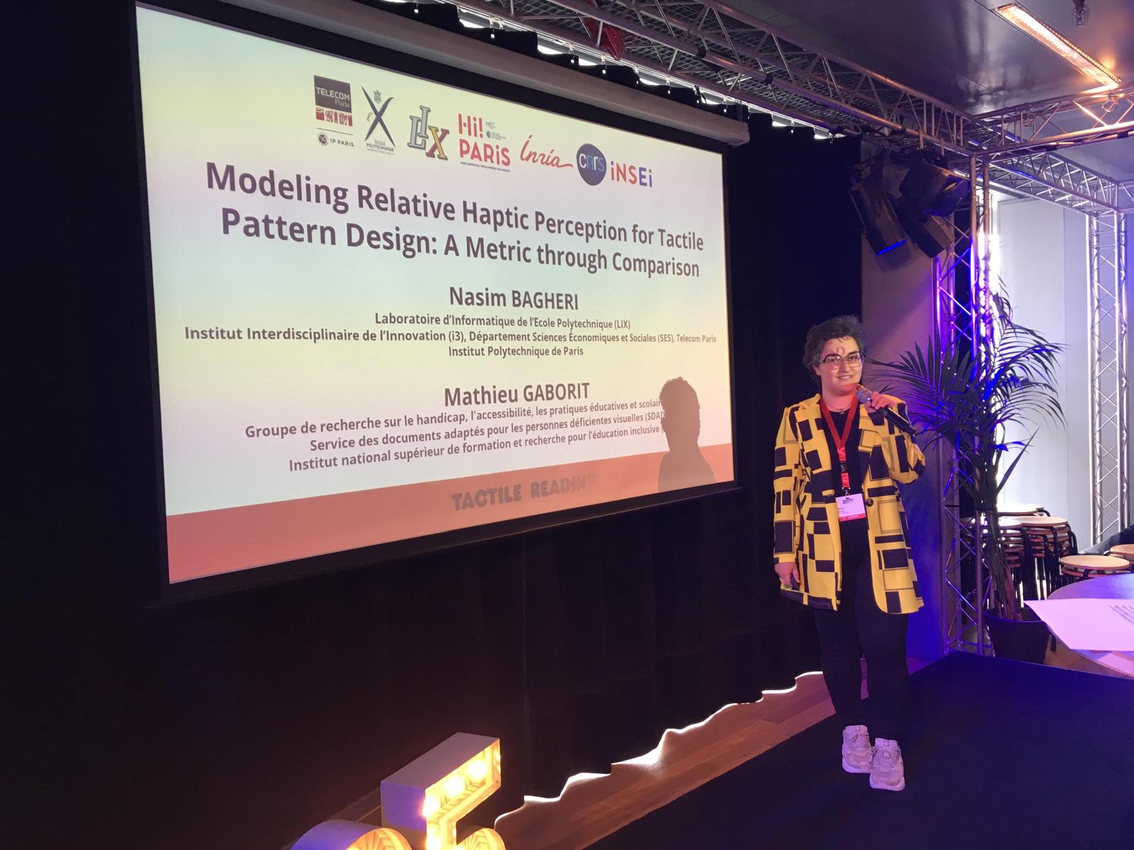 Nasim Bagheri à la conférence Tactile Reading à Amsterdam, juin 2025