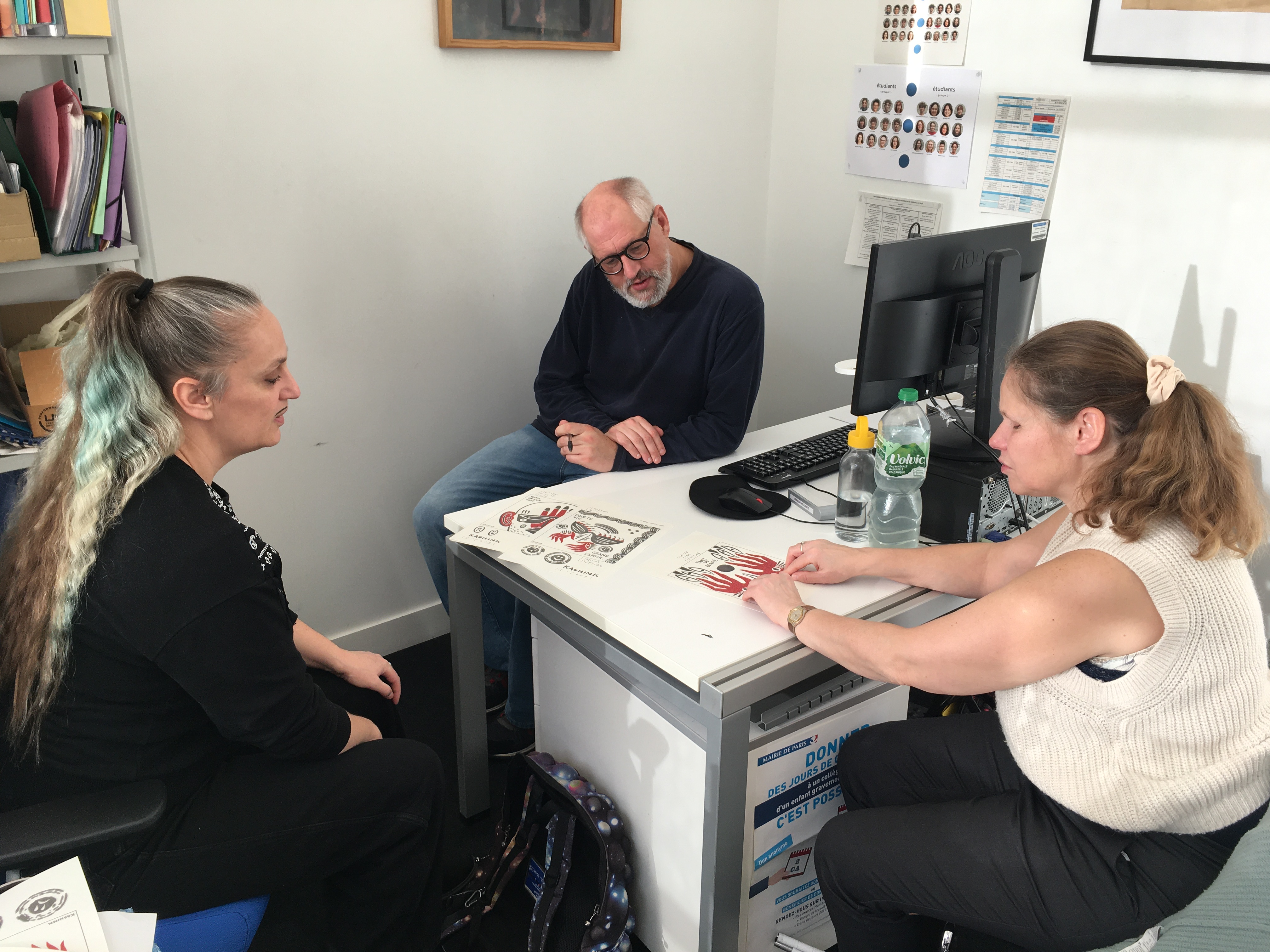 Anne Chotin explore un dessin produit par la street artist Kashink