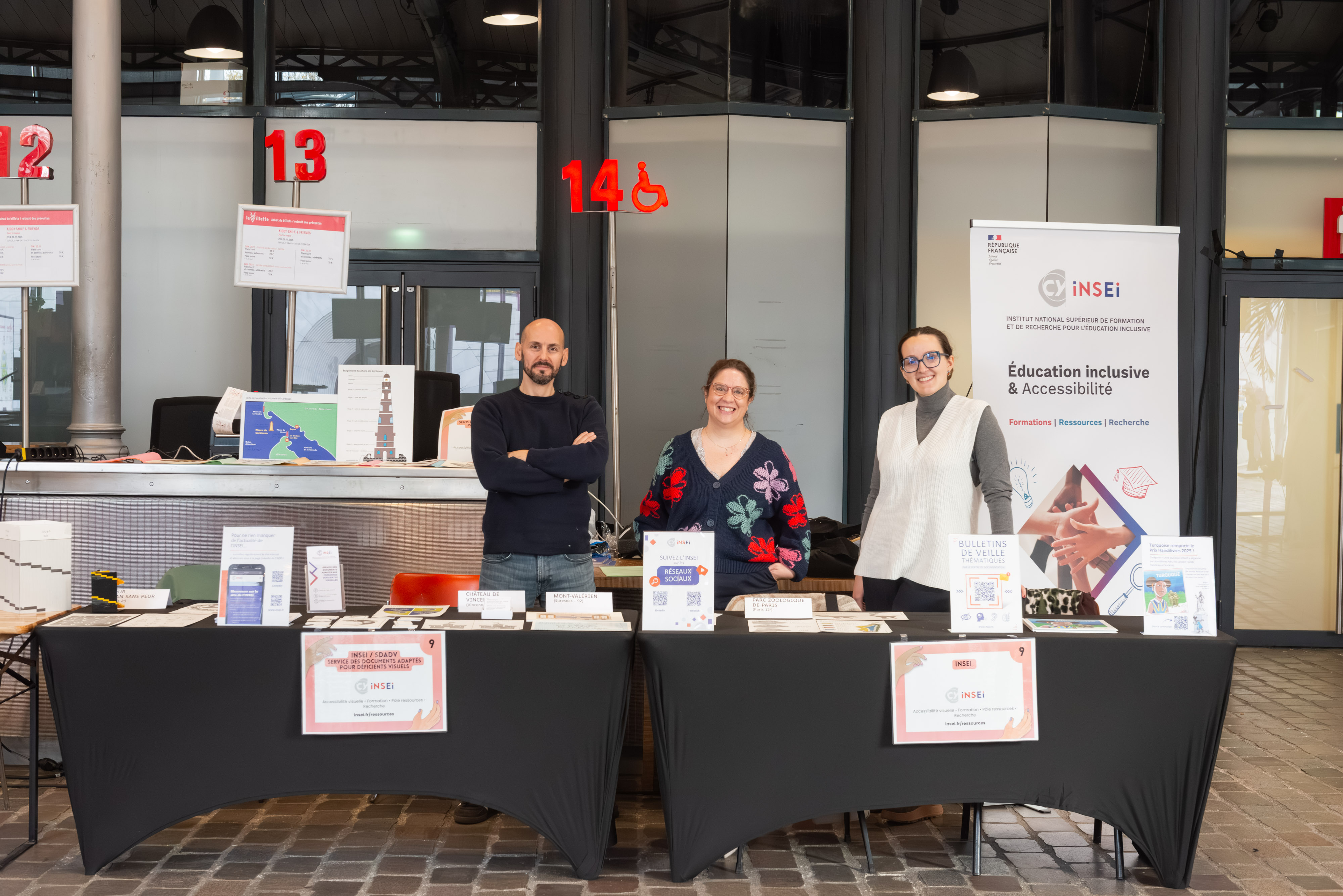 Des membres de l'INSEI à la Villette