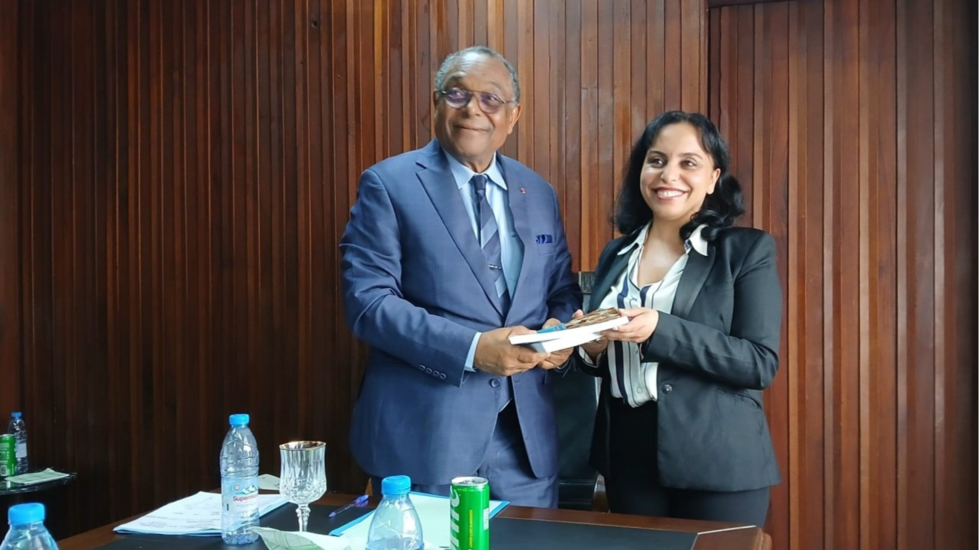 Zineb Rachedi et Monsieur le Ministre Grégoire Owona