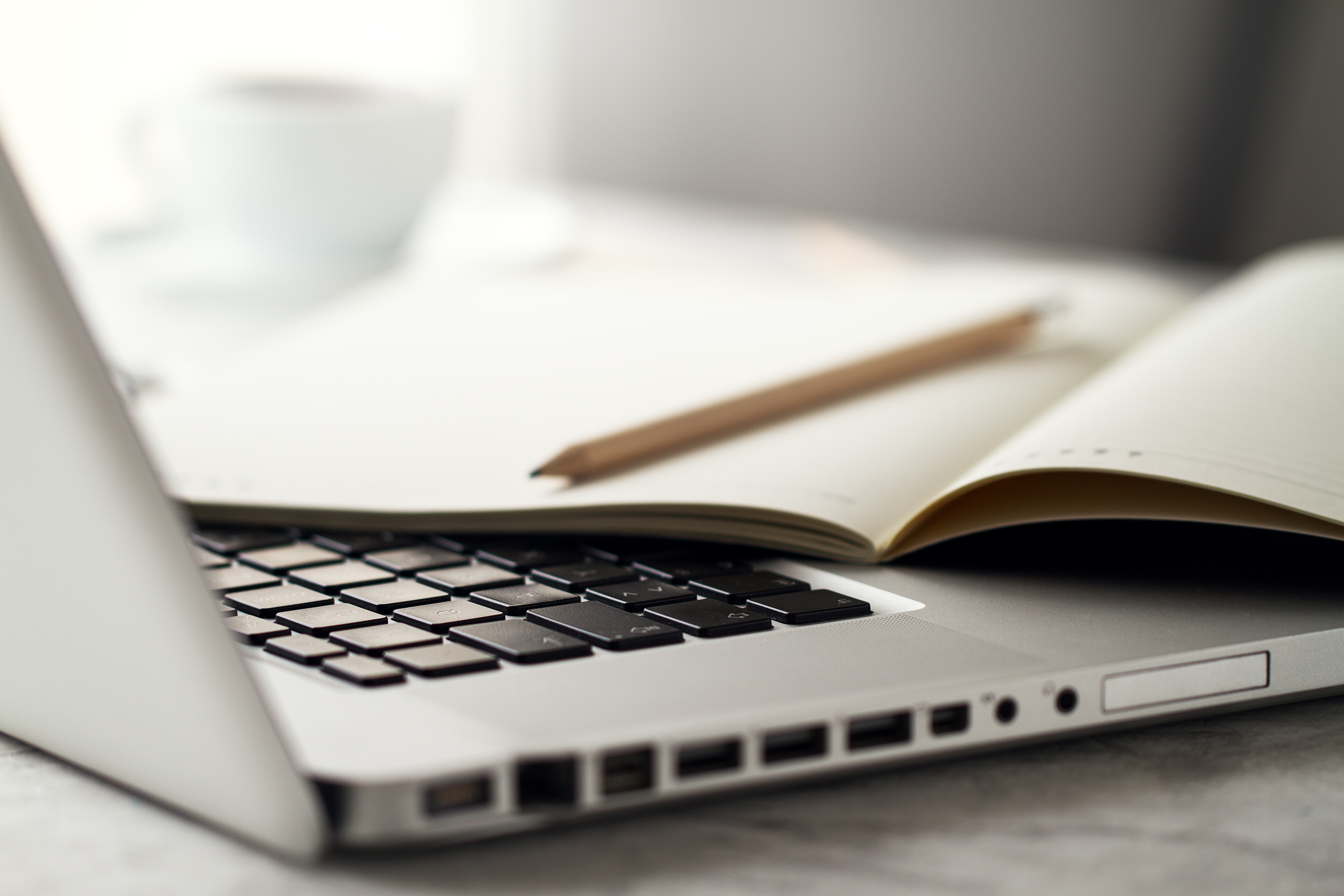 Ordinateur et livre